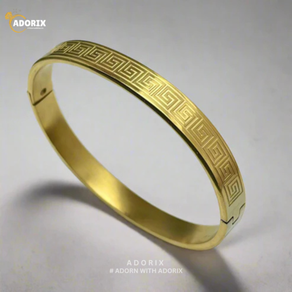 Majestic Golden Cuff Bracelet For Men